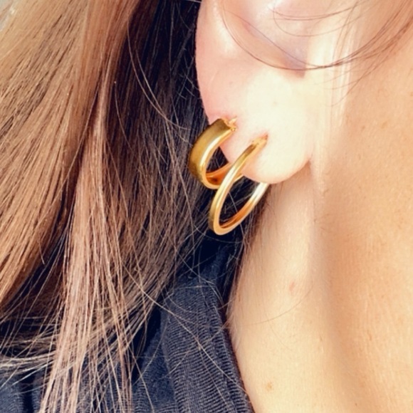 14k Gold Vermeil Semi-Wide Small Hoop Earrings 14mm - Picture 3 of 16